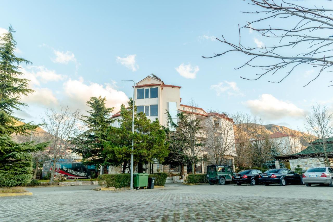 Hotel George Корча Екстериор снимка