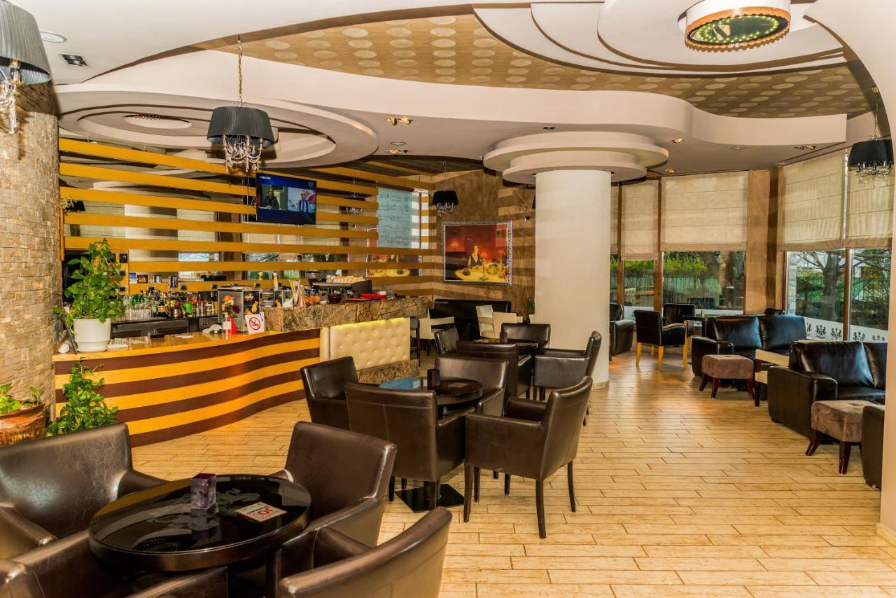 Hotel George Корча Екстериор снимка