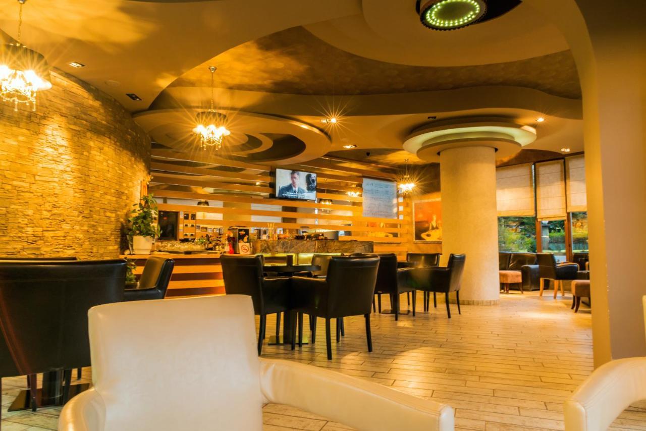 Hotel George Корча Екстериор снимка