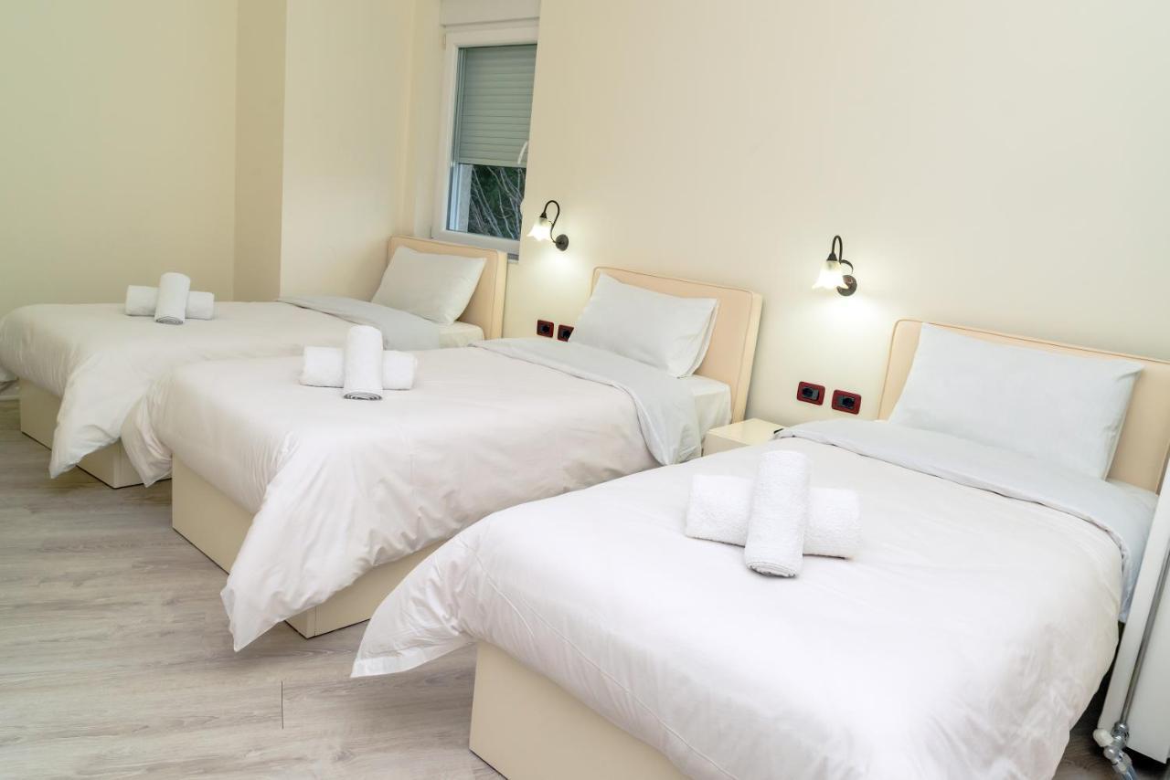 Hotel George Корча Екстериор снимка