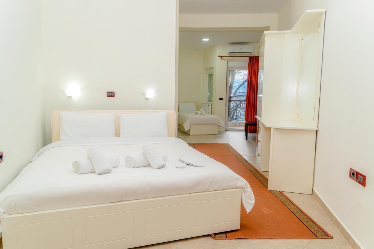 Hotel George Корча Екстериор снимка