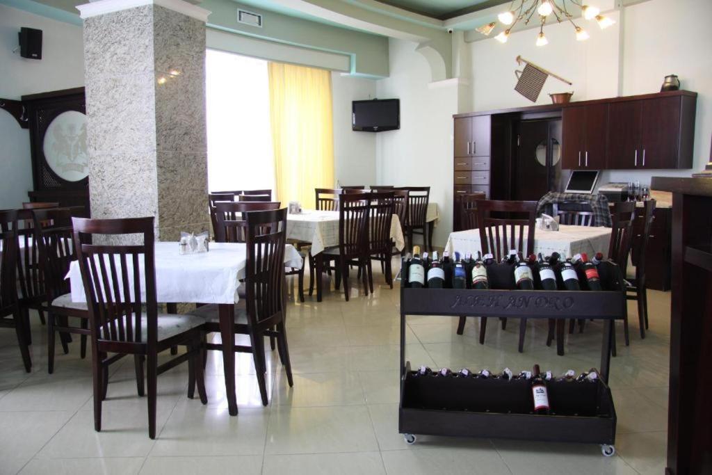 Hotel George Корча Екстериор снимка