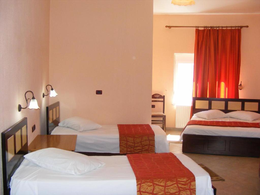 Hotel George Корча Екстериор снимка