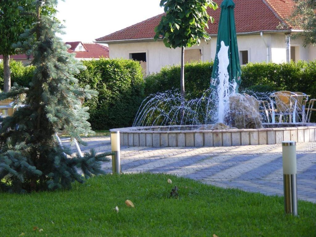 Hotel George Корча Екстериор снимка