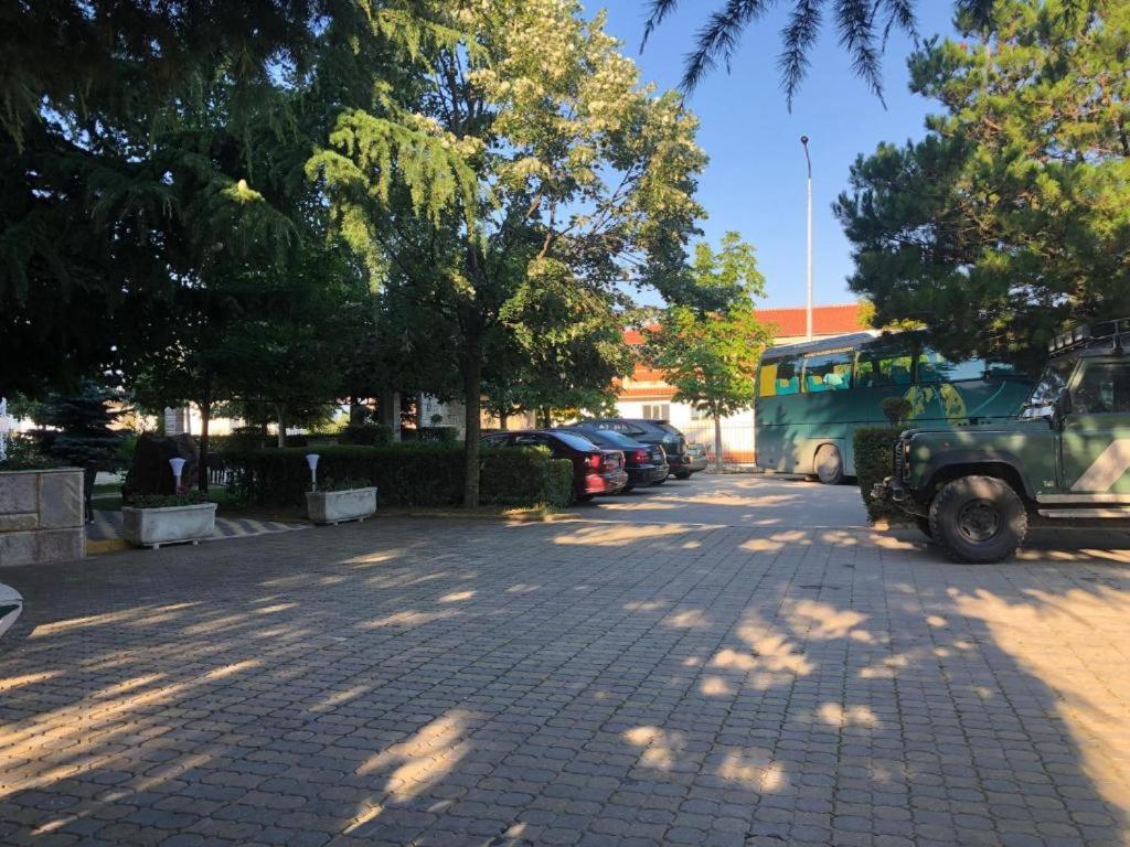 Hotel George Корча Екстериор снимка