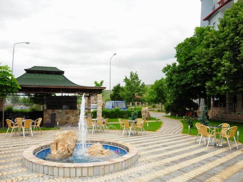 Hotel George Корча Екстериор снимка