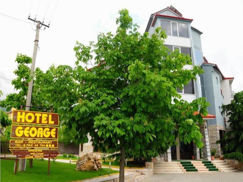 Hotel George Корча Екстериор снимка