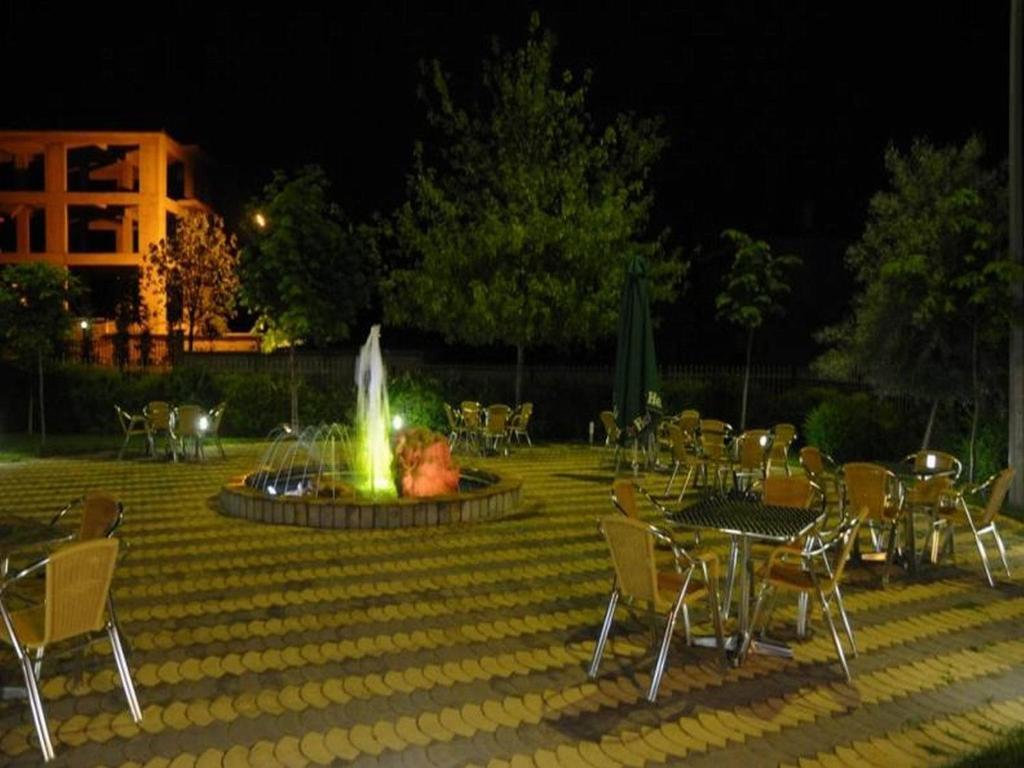 Hotel George Корча Екстериор снимка