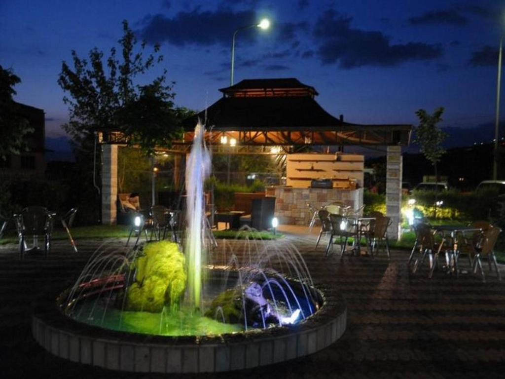 Hotel George Корча Екстериор снимка