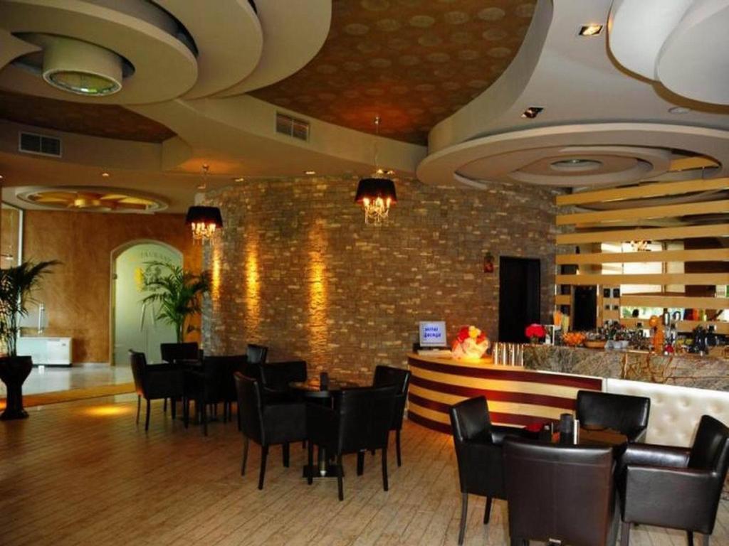 Hotel George Корча Екстериор снимка